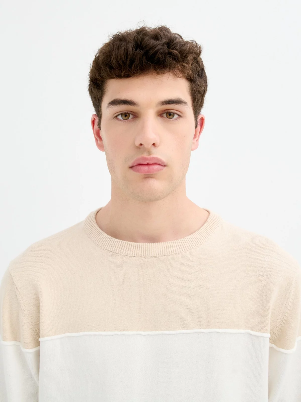White and beige striped jersey white detail view