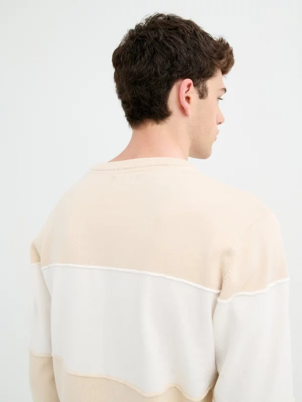 White and beige striped jersey white detail view
