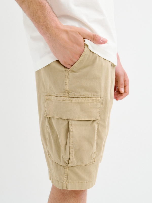 Bermuda cargo beige detail view