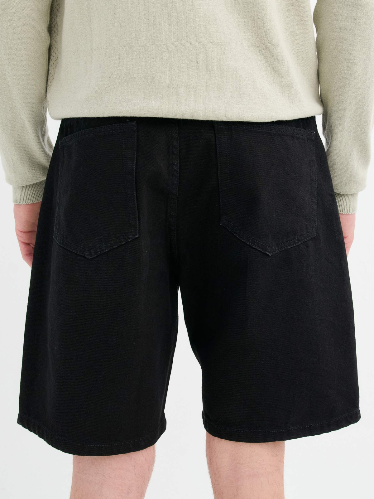 Bermuda baggy denim negra negro vista detalle trasero