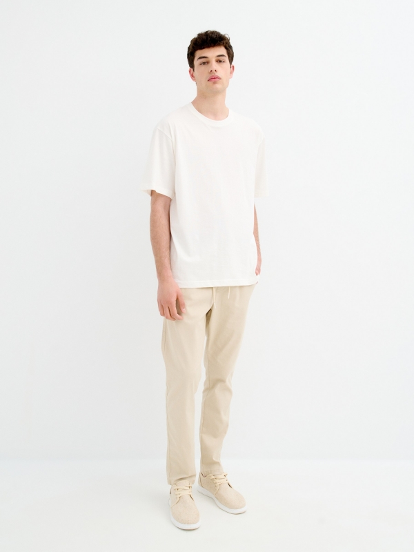Pantalón jogger marfil vista general frontal