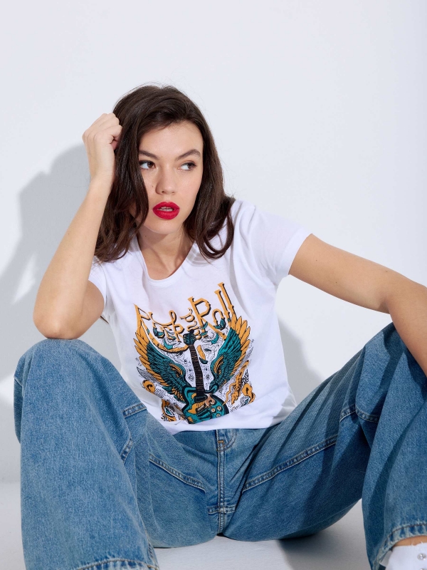Camiseta de manga curta Rock and Roll branco vista meia frontal