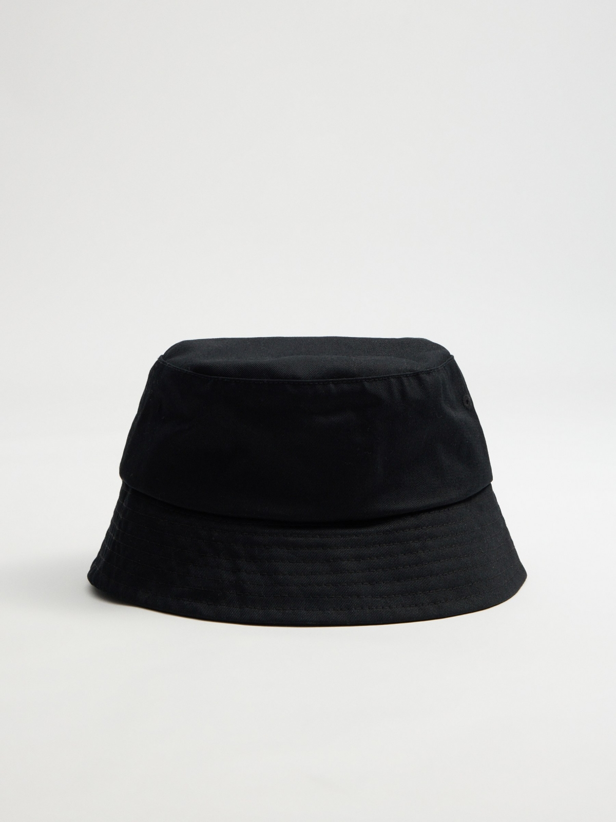Chapéu bucket preto preto vista frontal 45º