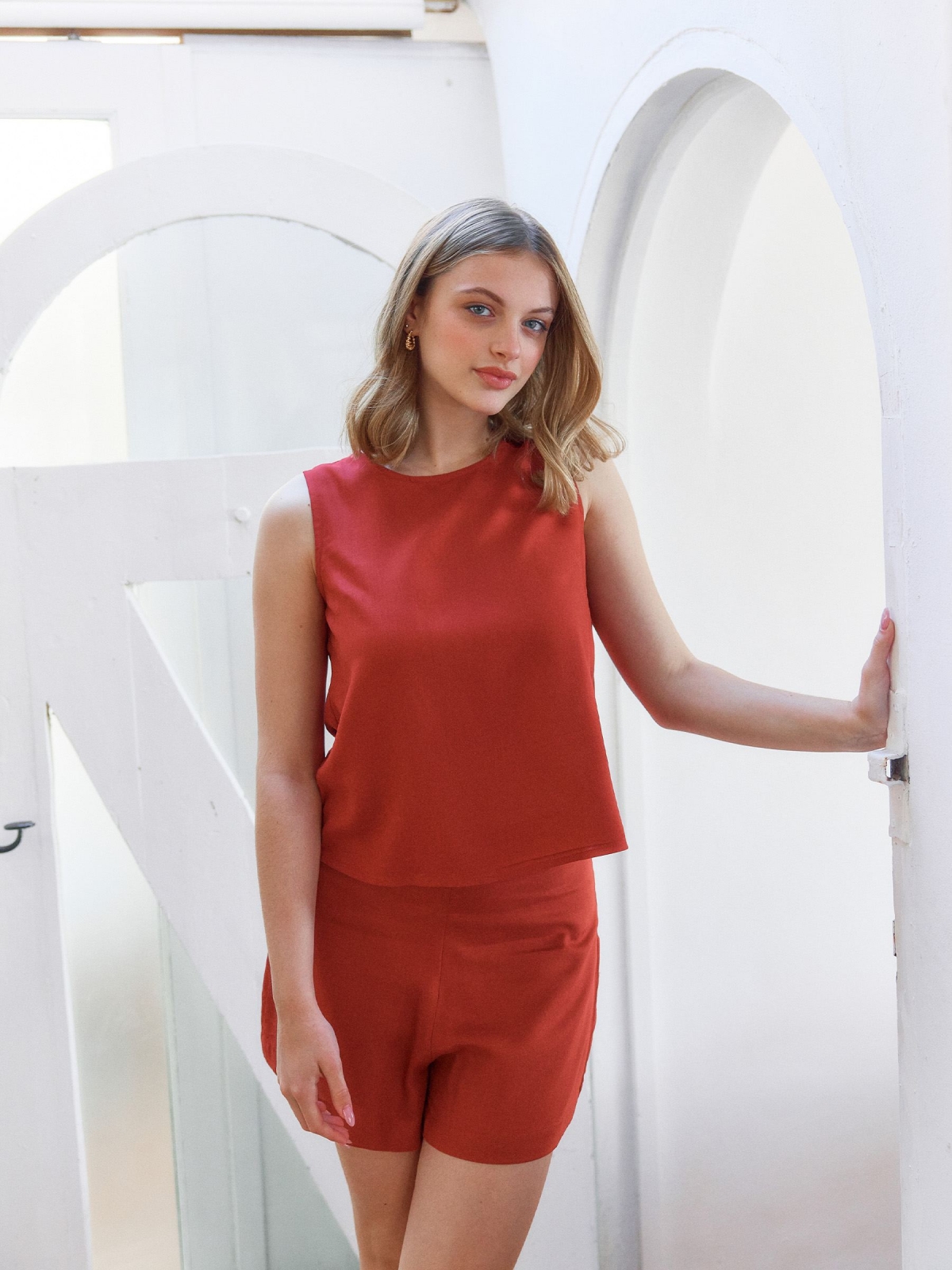 %New% Sleeveless brick blouse brick red