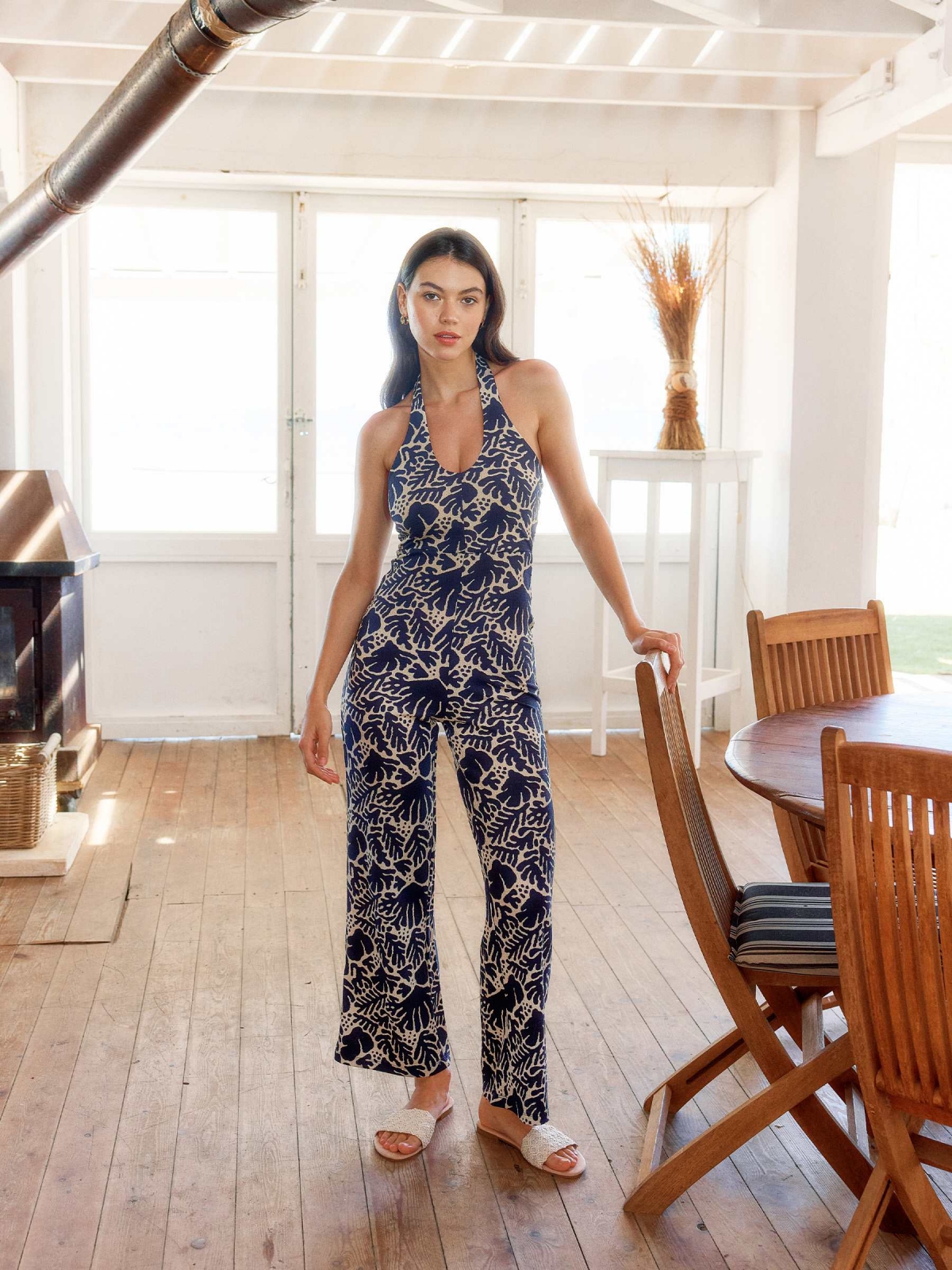 %New% Long neck halter monkey sand