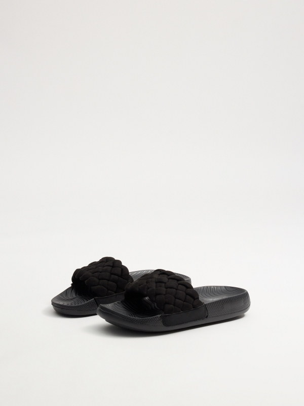 Chinelo pala trançada preto vista frontal 45º