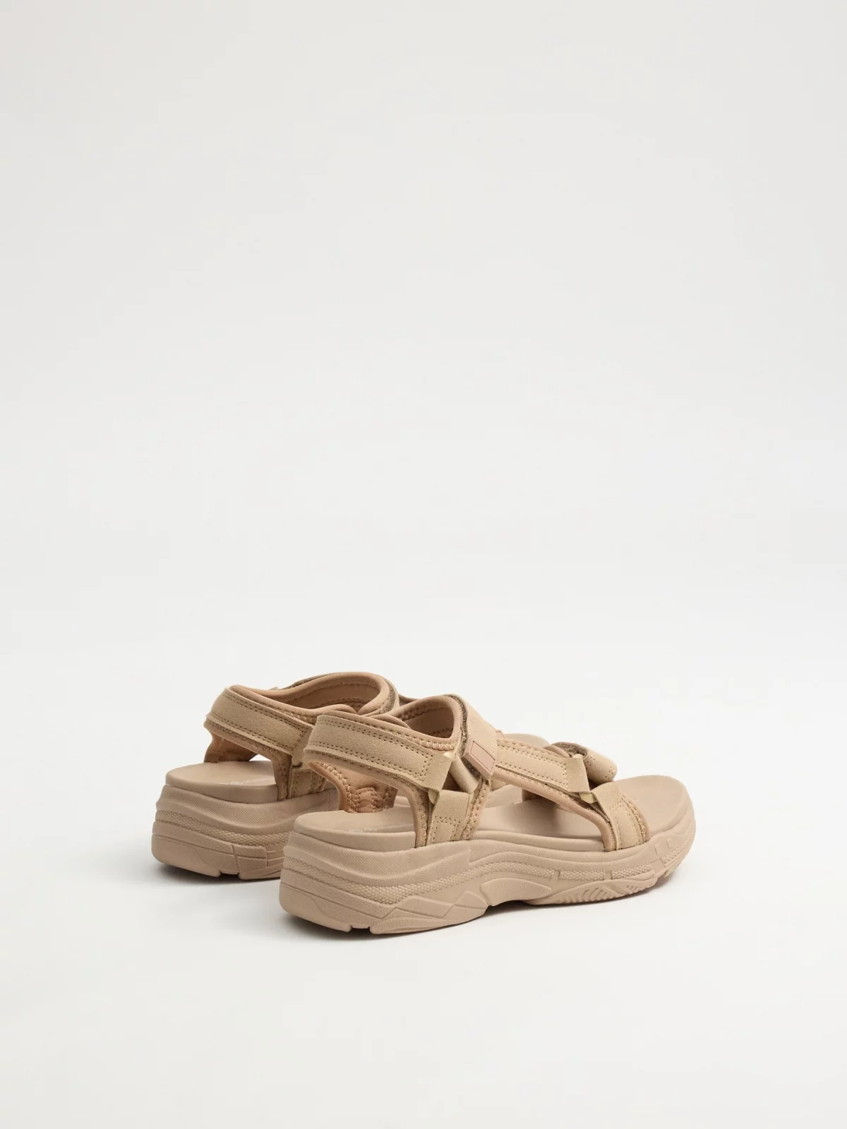 Sandalia sport crudo crudo vista trasera 45º
