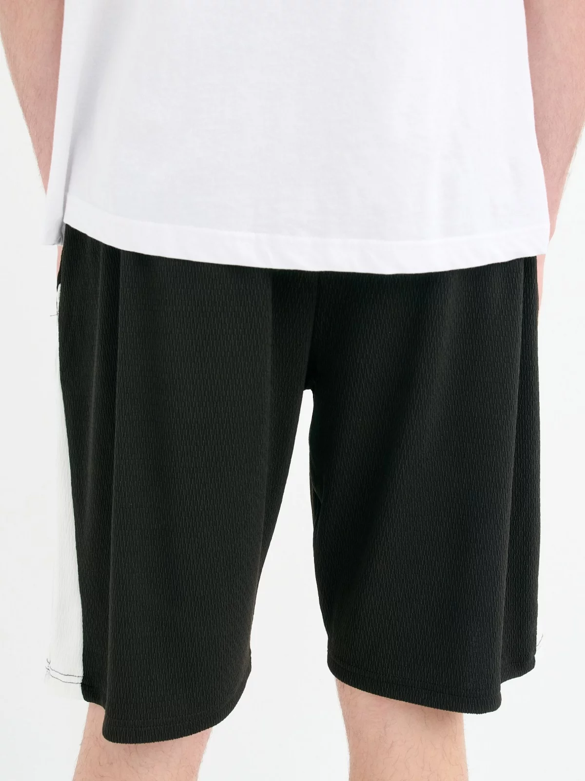 Bermuda jogger linea contraste negro vista general frontal