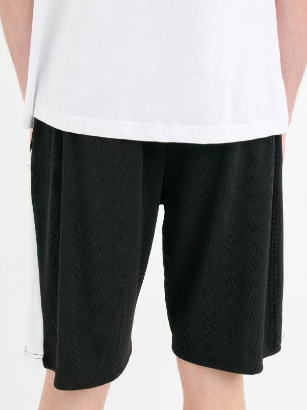 Bermuda jogger linea contraste negro vista general frontal