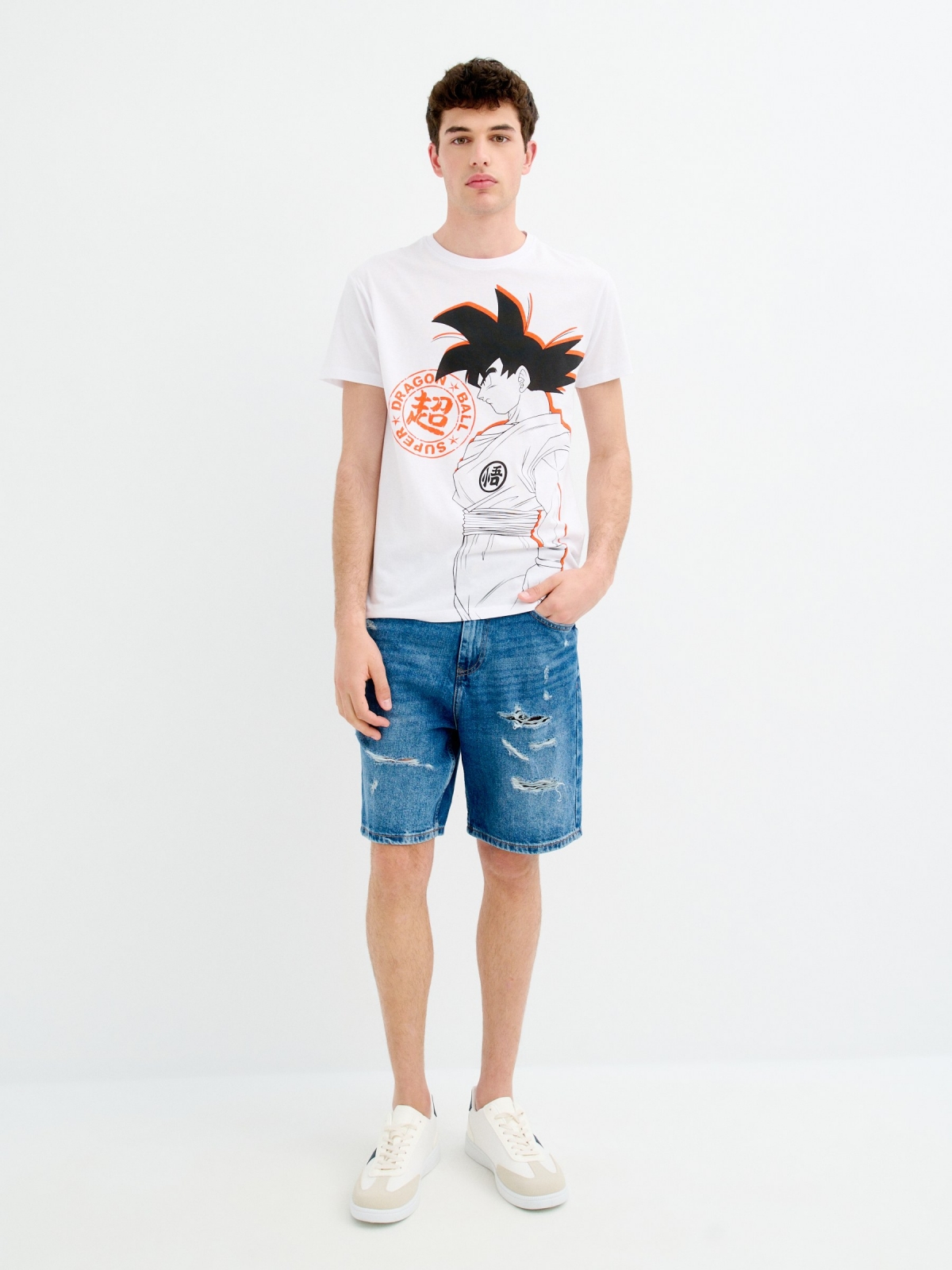 Camiseta Goku blanco vista general frontal
