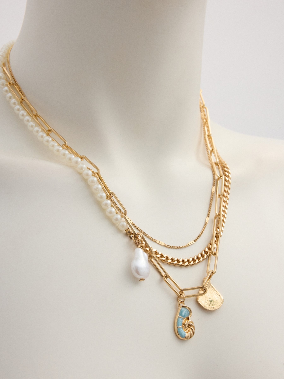 Golden multiple necklace multicolor detail view
