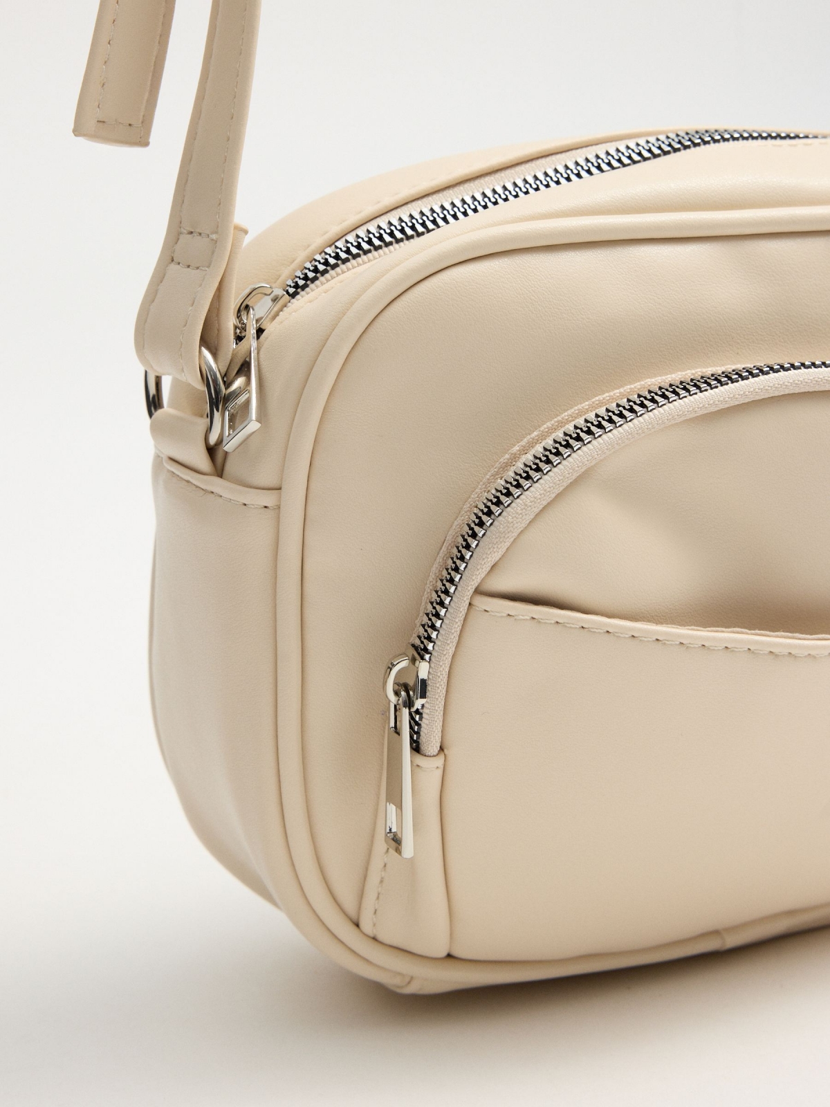 Bolso bandolera polipiel marfil blanco vista general trasera