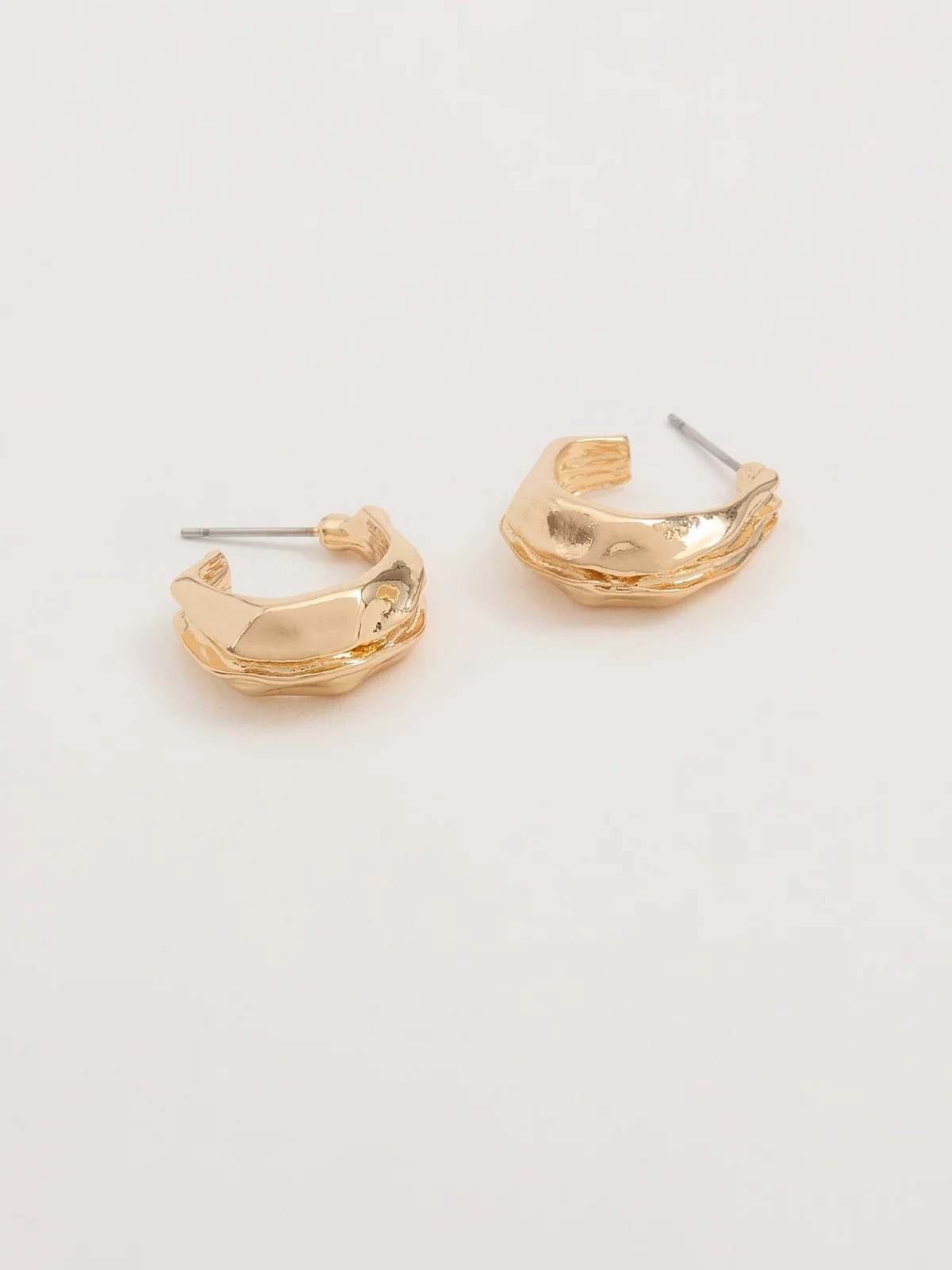 Set of three earrings multicolor detail view