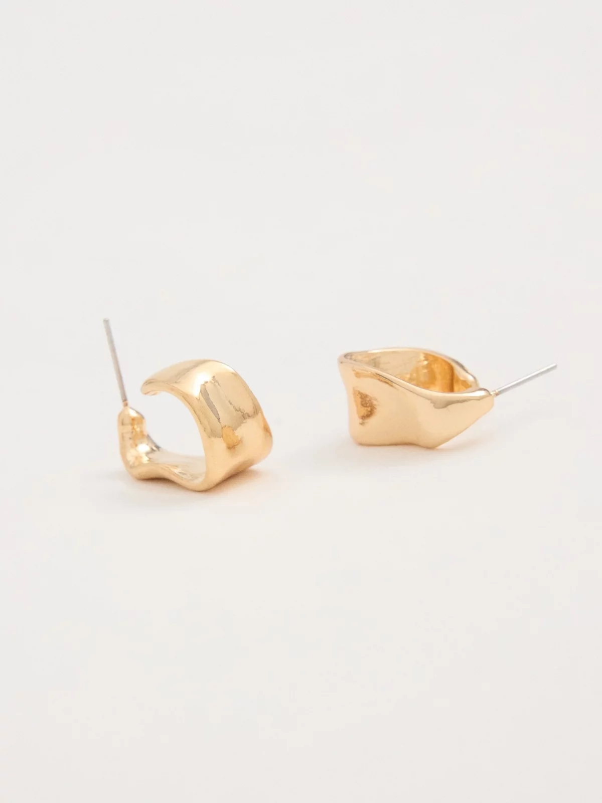 Set of three earrings multicolor detail view
