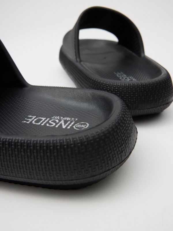 Comfort beach sandals black detail view