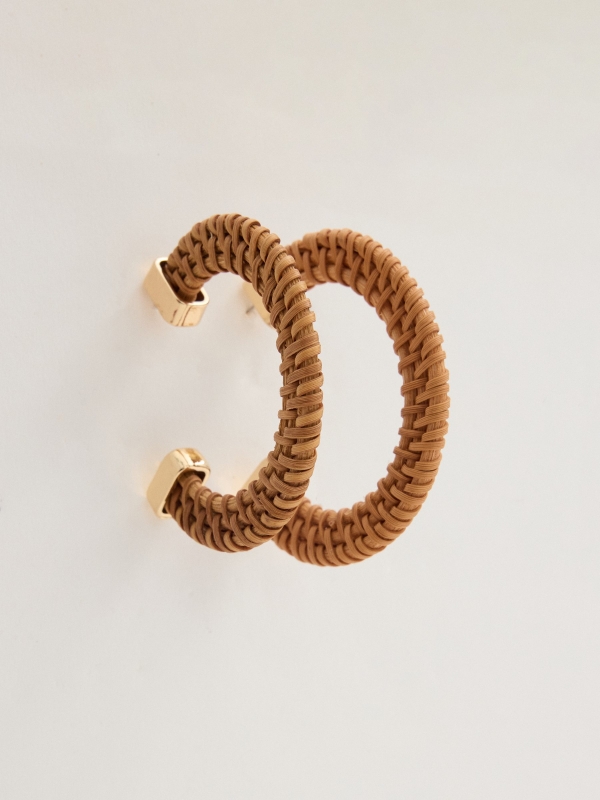 Pendientes aro semicircular madera beige vista general