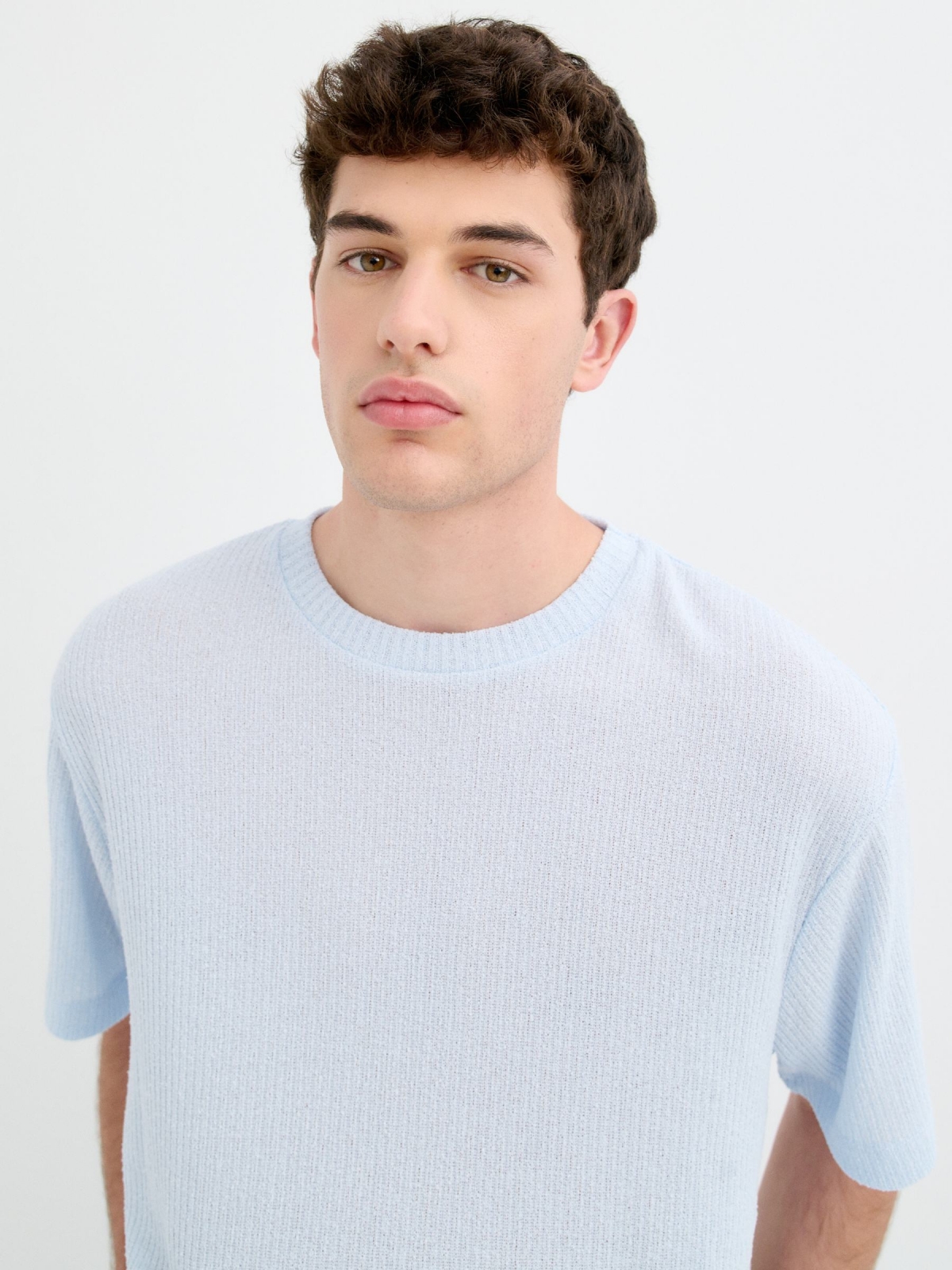 Textured knit t-shirt sky blue detail view
