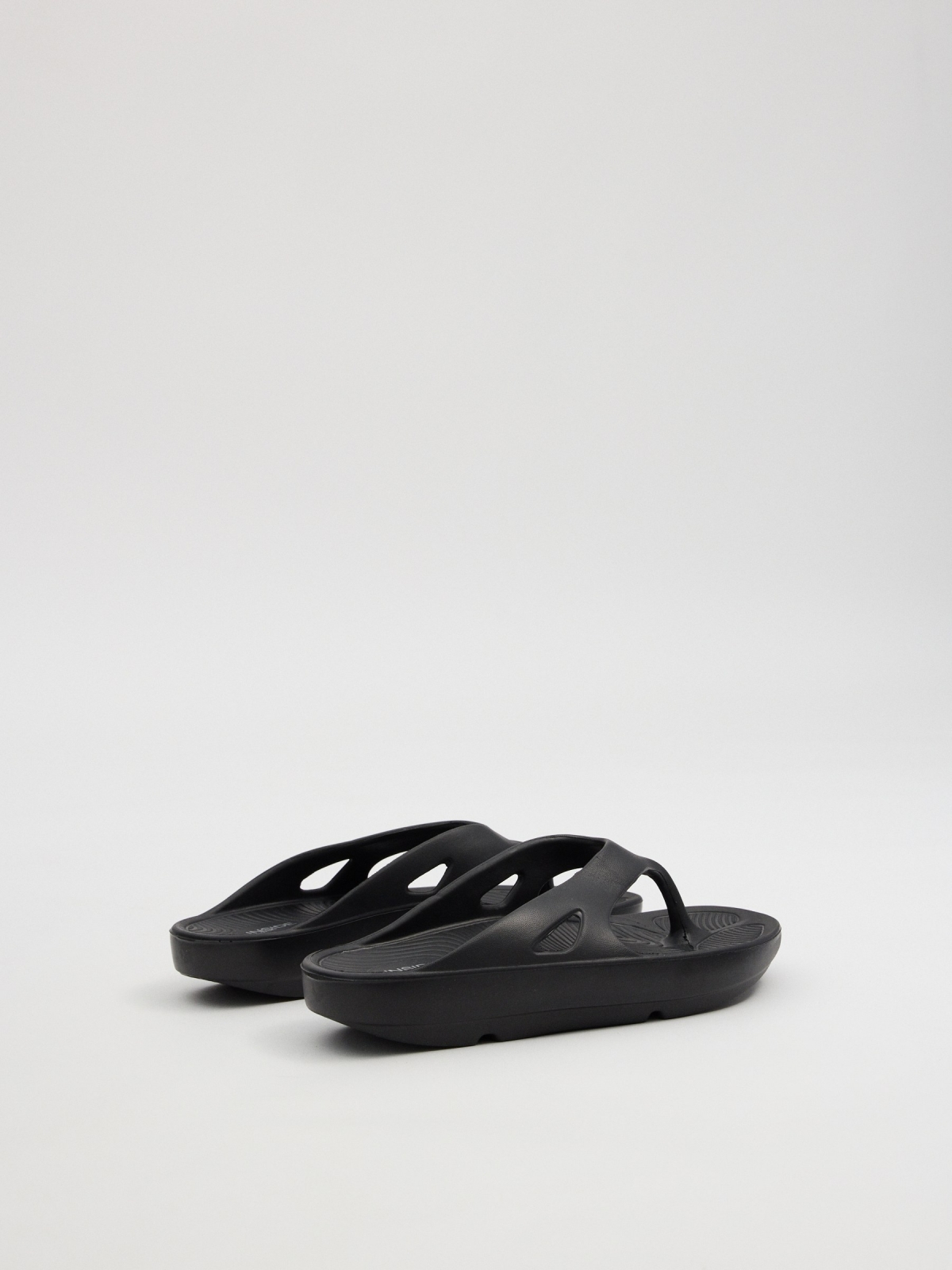 Chanclas dedo comfort negro negro vista trasera 45º