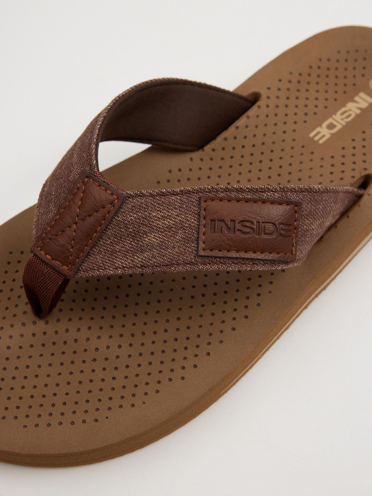 Chanclas dedo marrón marrón claro vista detalle