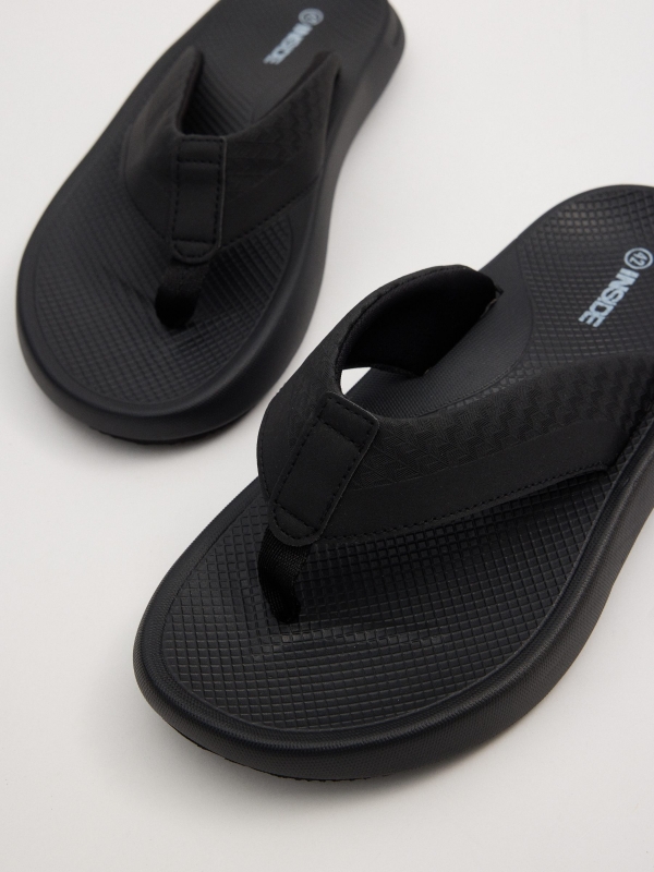Comfort toe sandals black detail view