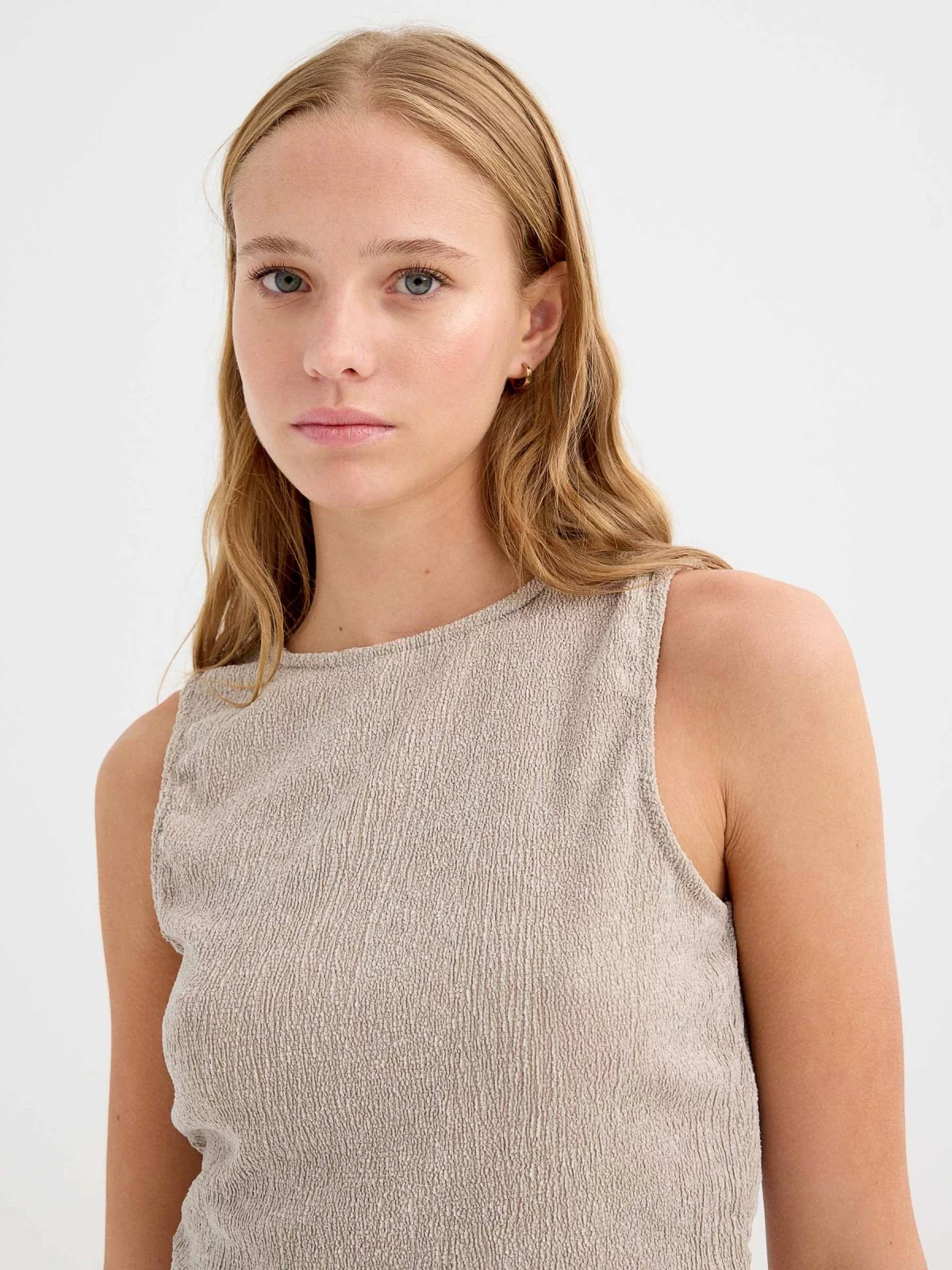  Sleeveless textured top taupe