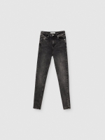%Pto% Jeans skinny tiro alto negro lavado negro vista frontal
