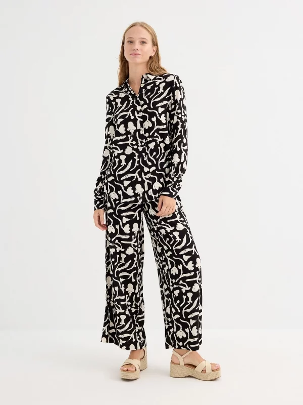 Printed wide leg pants black front view
