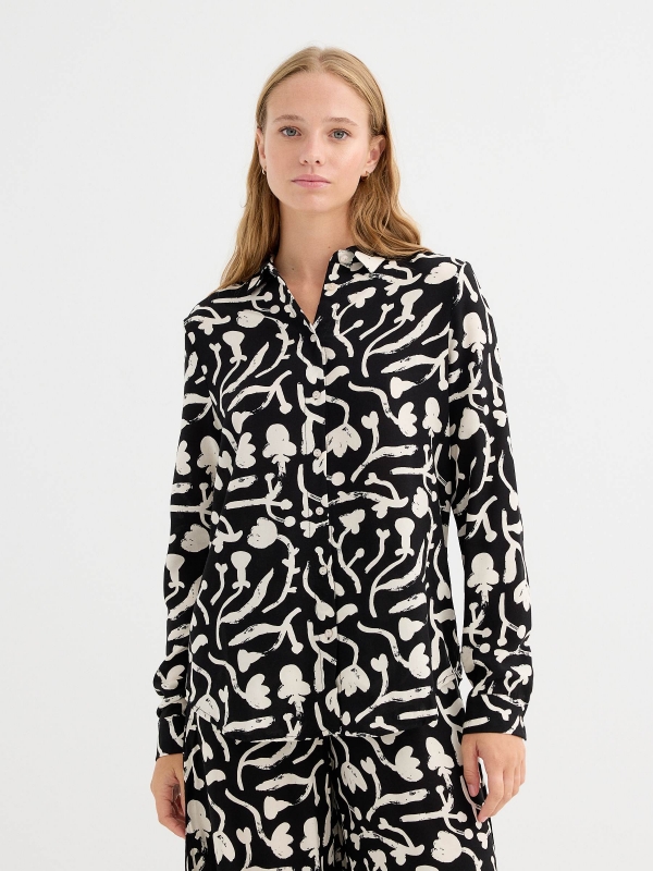 Long-sleeve printed shirt black middle front view