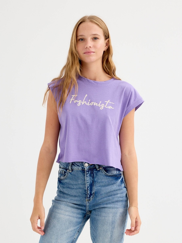 Camiseta sem mangas fashionista lilás vista meia frontal