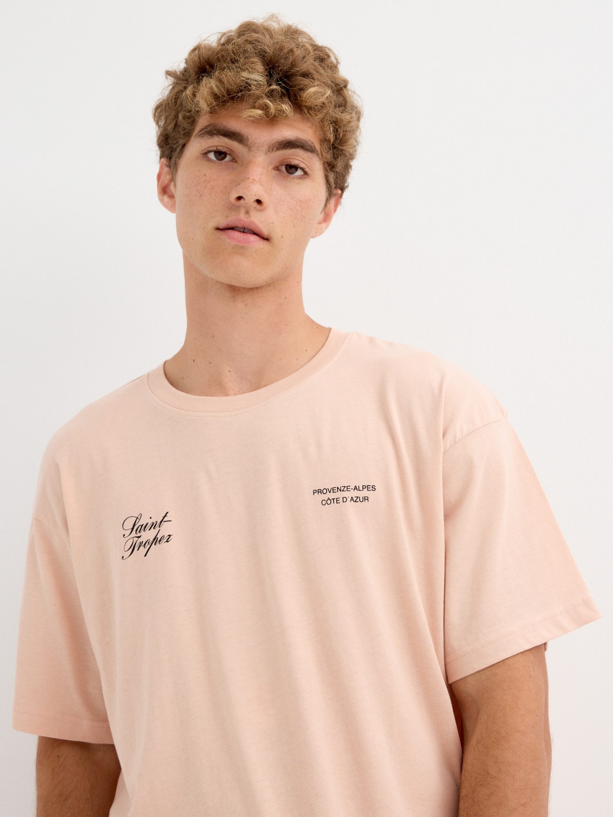 Camiseta de manga curta Saint-Tropez rosa nude vista detalhe