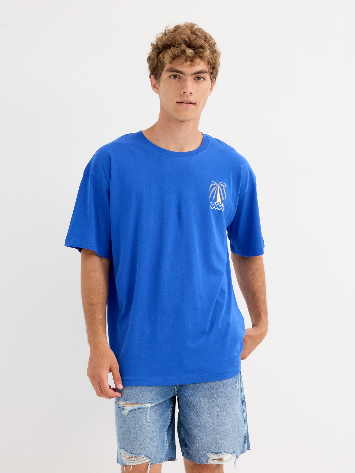Camiseta Holly Days azul eléctrico vista meia frontal