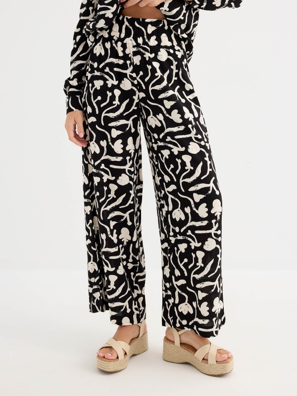 Printed wide leg pants black middle front view