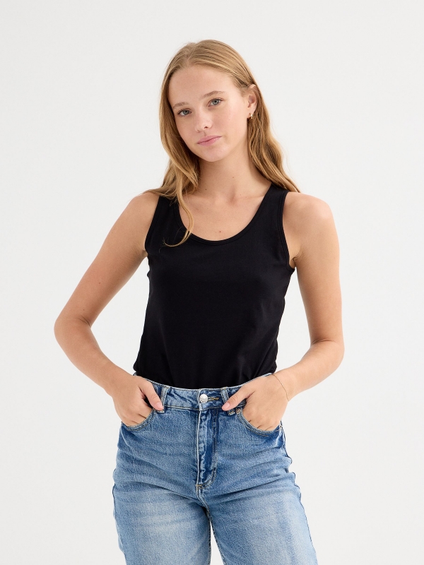 Basic tank t-shirt black middle front view