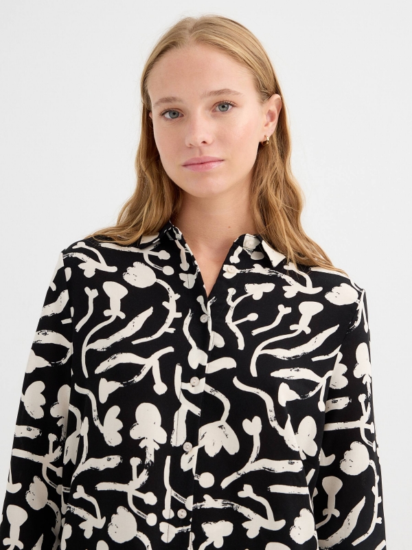  Camisa manga larga estampada negro