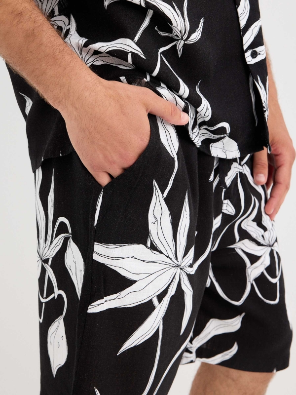 Short sleeve floral shirt black detail view
