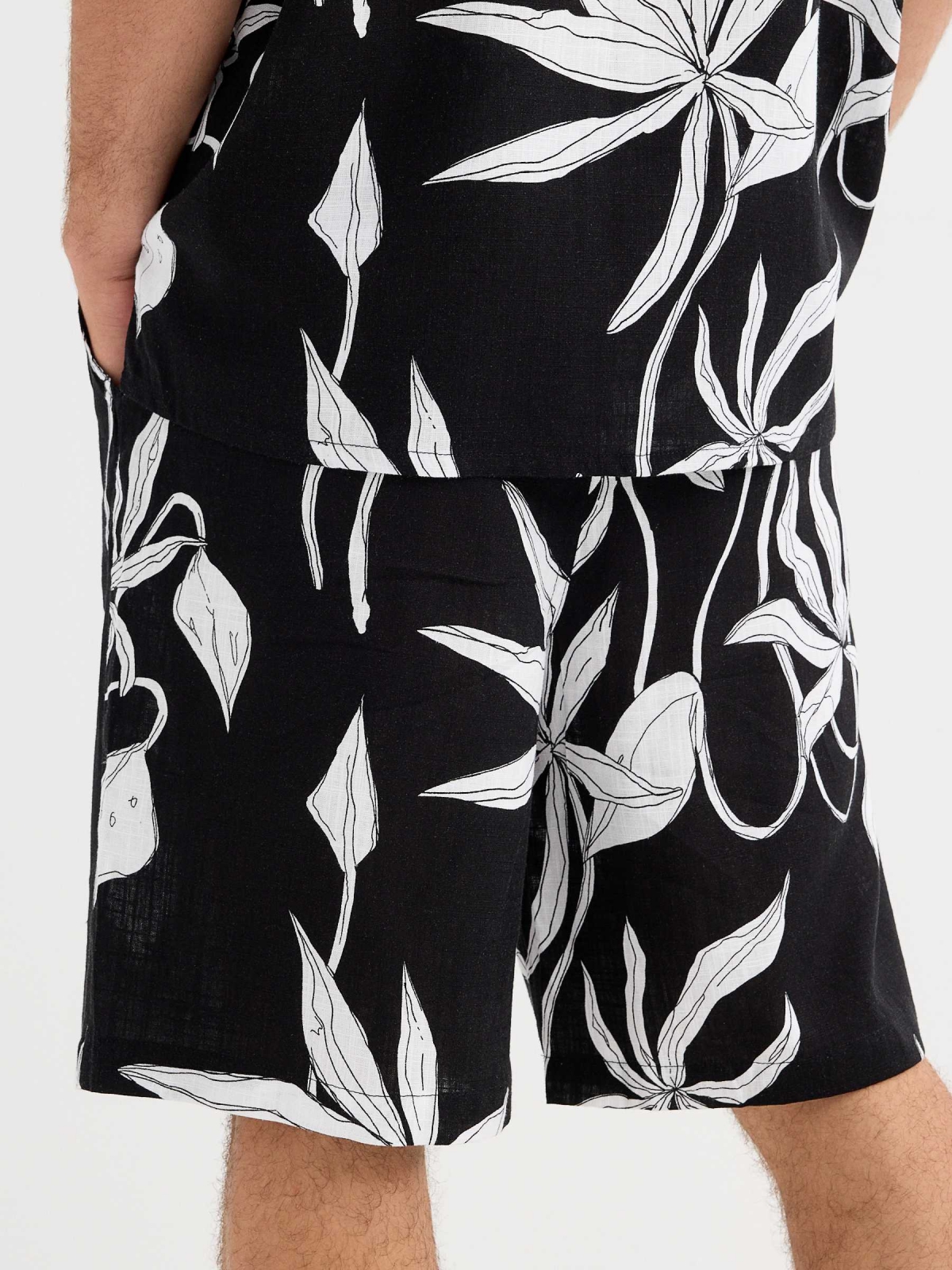 Short sleeve floral shirt black detail view