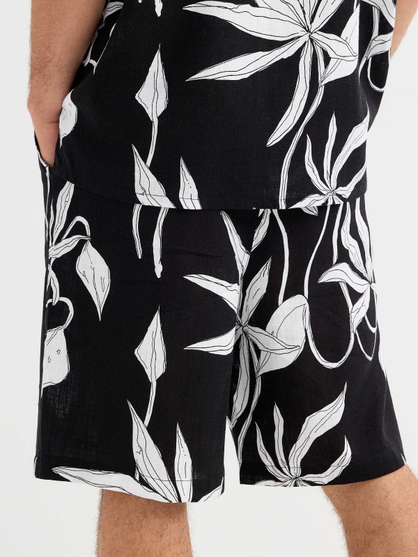 Short sleeve floral shirt black detail view