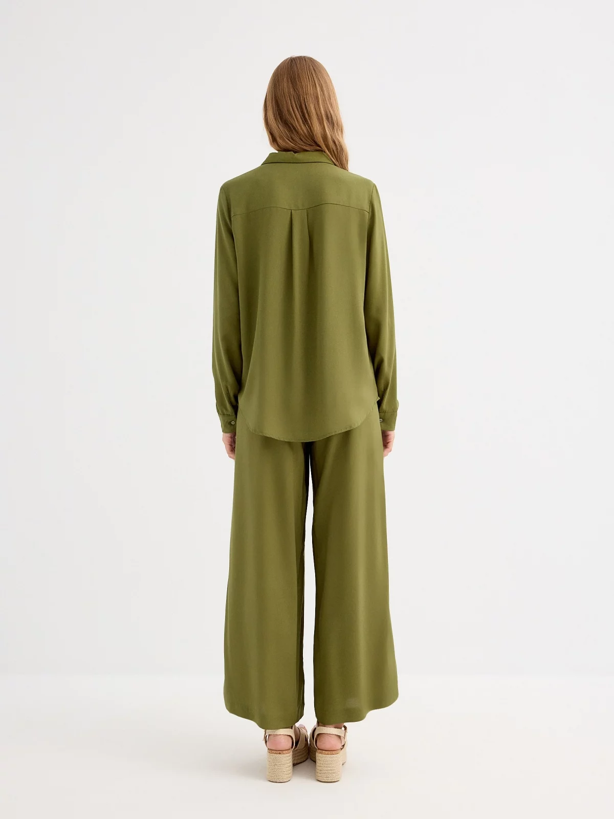 Wide leg pants green middle front view