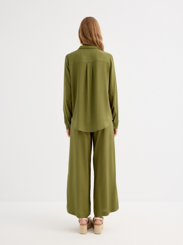Pantalón wide leg verde vista media frontal