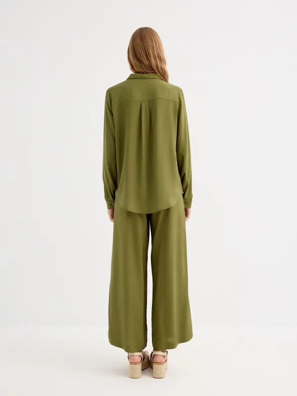 Wide leg pants green middle front view