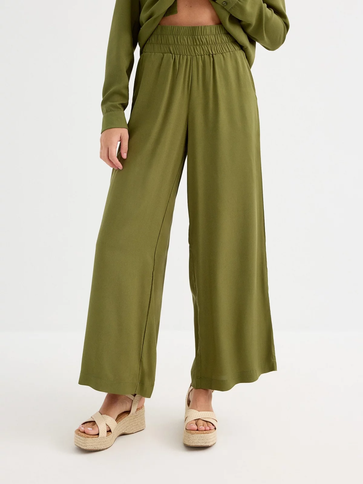 Wide leg pants green middle back view