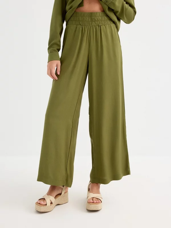 Wide leg pants green middle back view