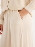 %Pto% Calça wide leg areia