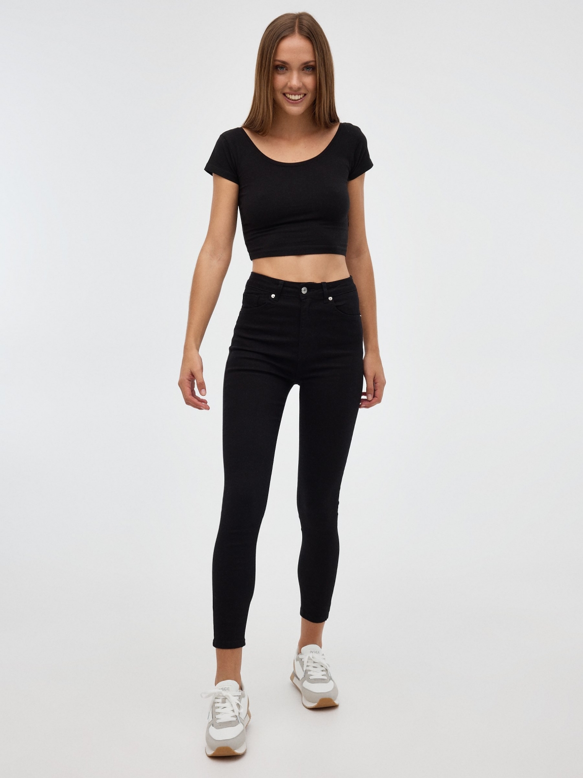 Pantalón básico skinny negro vista general frontal