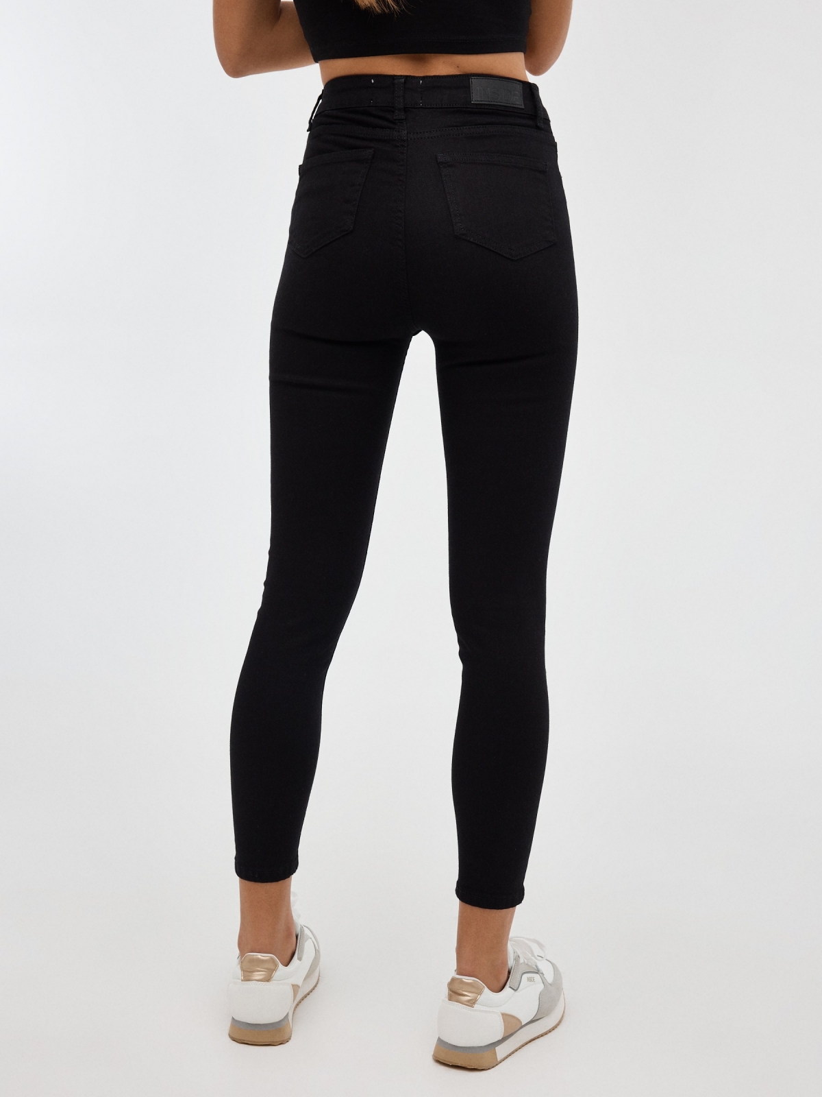 Calças skinny básicas preto vista meia traseira