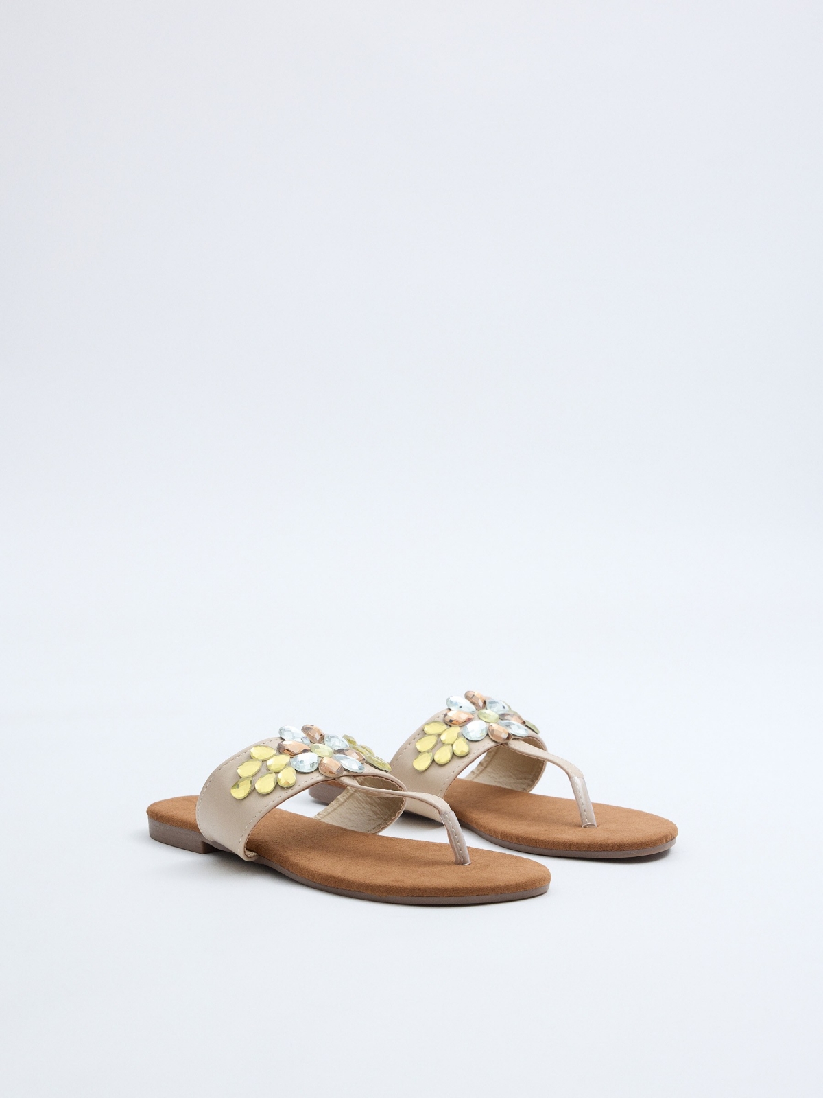 Sandalias brillos flor crudo vista frontal 45º