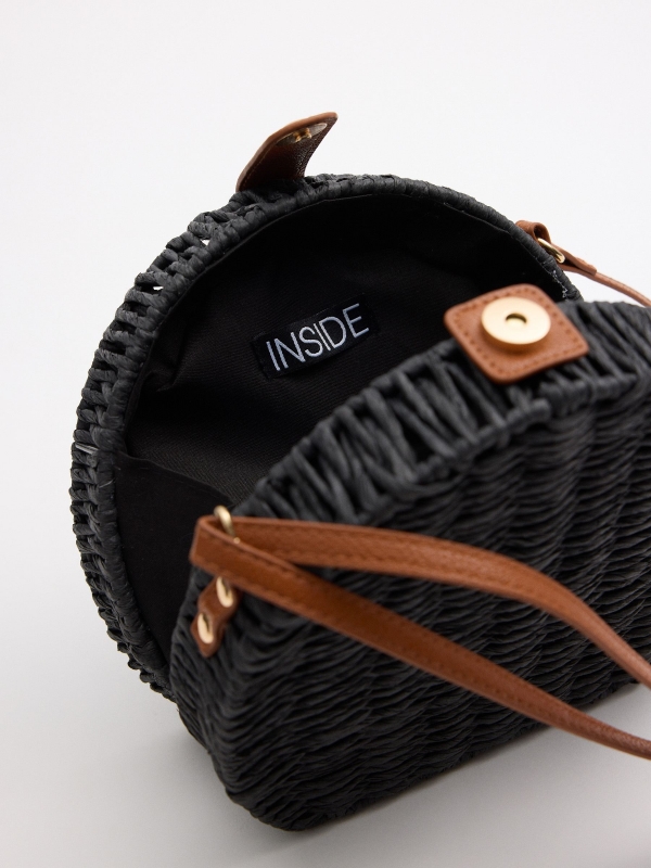 Bolsa ráfia redonda preto com modelo