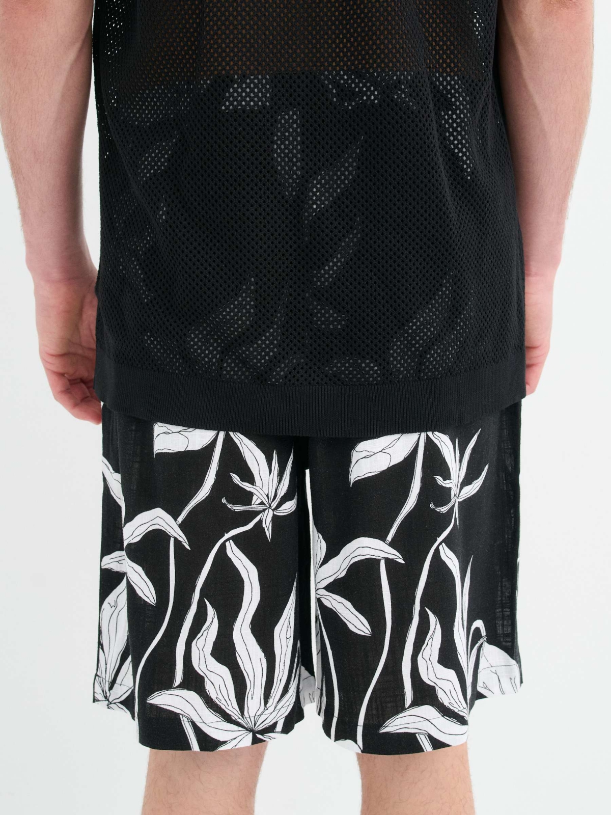 Printed Bermuda black detail view