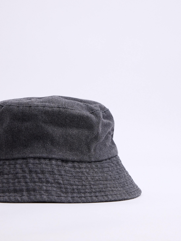 Chapéu bucket jeans preto vista detalhe