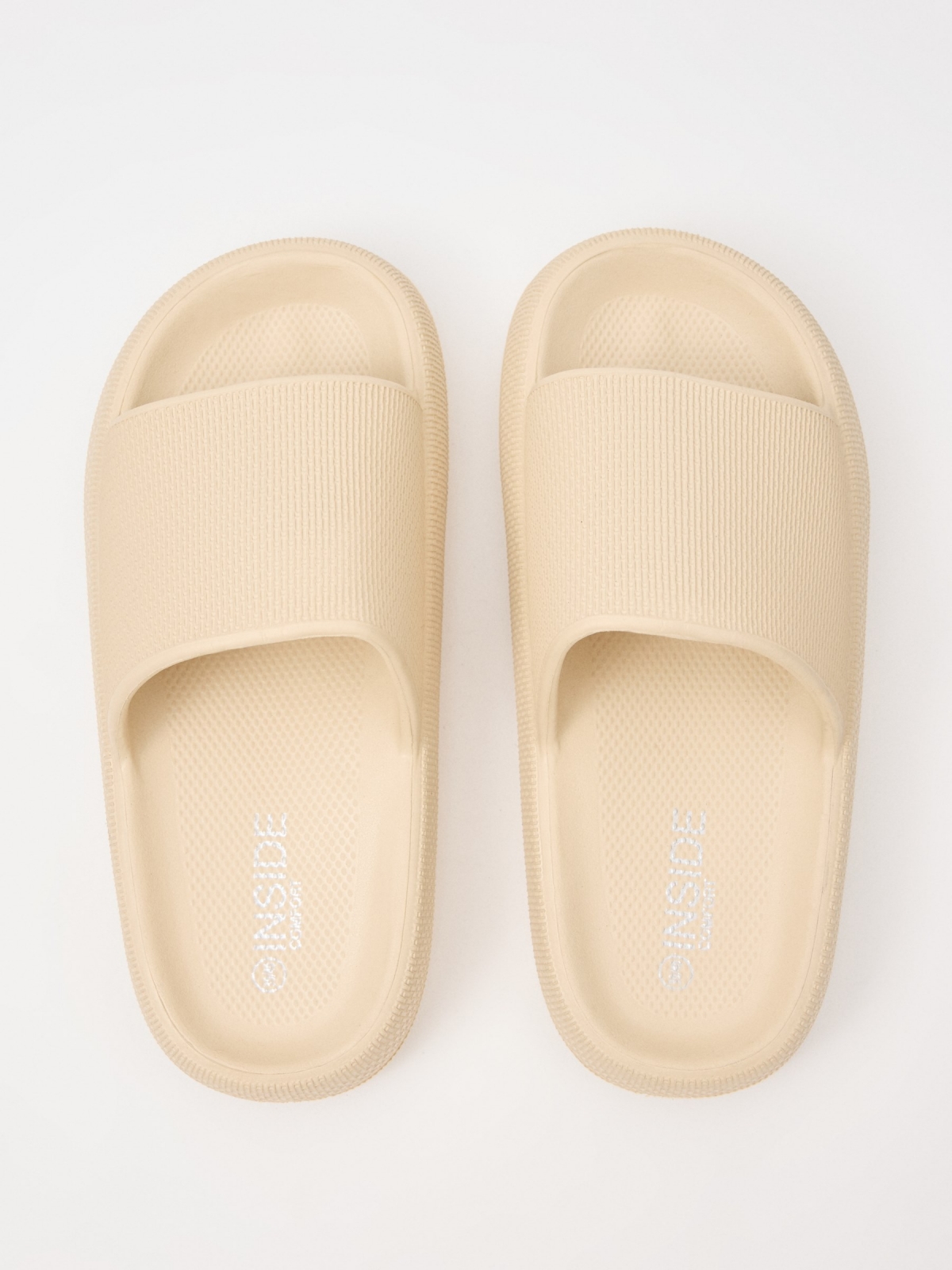 Chinelo de praia com plataforma areia
